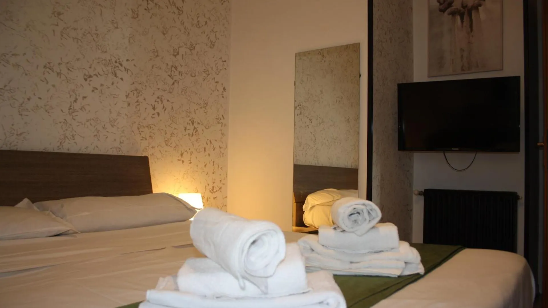 Apiro 11 Apartment Rome Italy