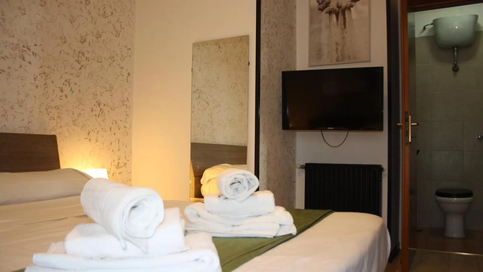 Apiro 11 Apartment Rome Italy