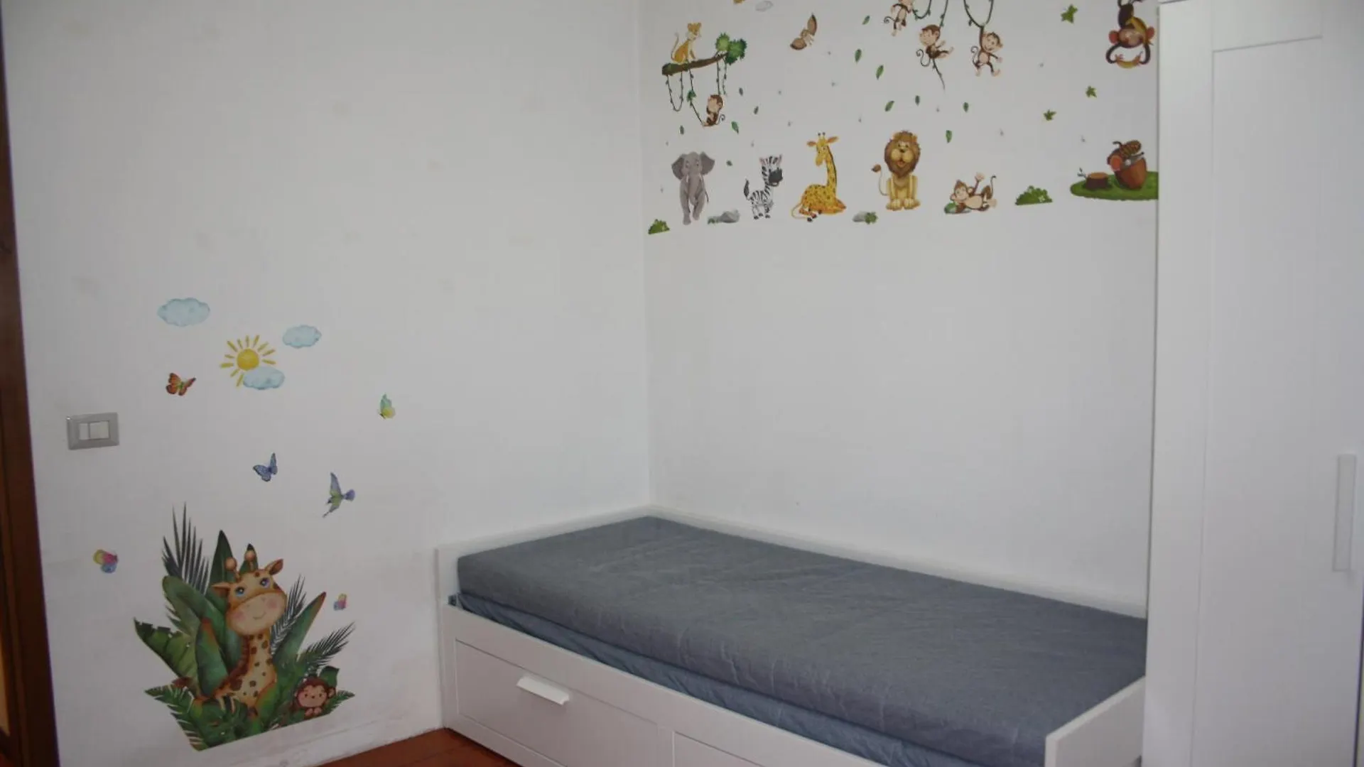 Apiro 11 Apartment Rome Italy